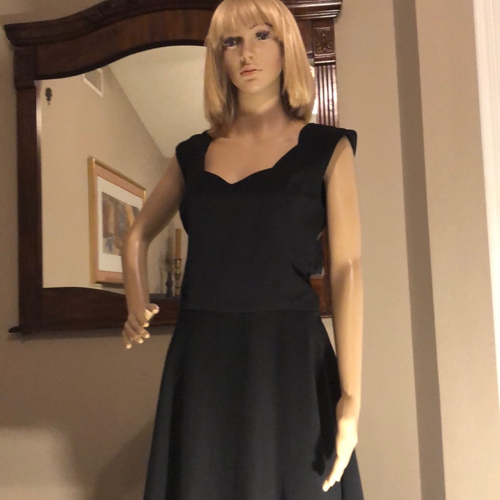 Black cocktail dress by Kenar.